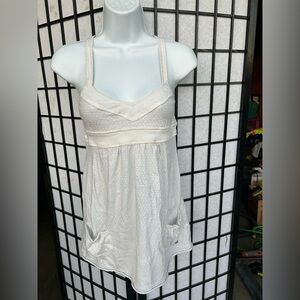 Women's White Sleeveless Top